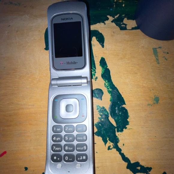 Cell phone - Picture 3 of 3